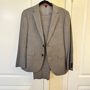 NWOT Hugo Boss Suit Wool Viscose 36S